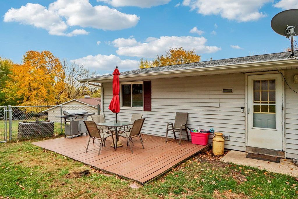 1526 Manor Drive, Janesville, WI 53548