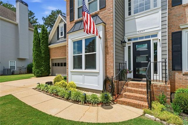 5437 Blue Cedar Drive, Sugar Hill, GA 30518