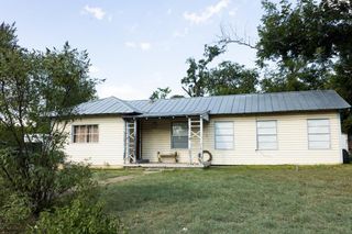 1300 4th St, Kerrville, TX 78028