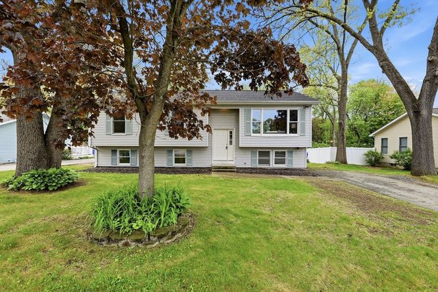42 Amos Dr, Springfield, MA 01118
