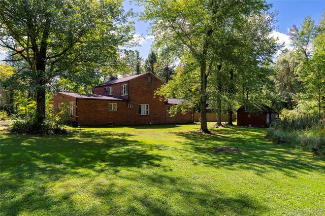 15 Storybook Lane, Pleasant Valley, NY 12569