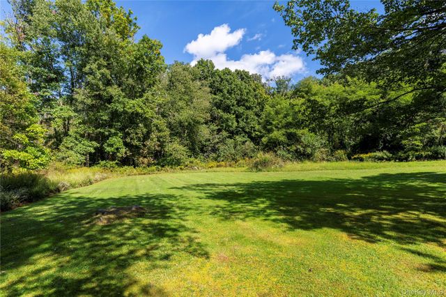 15 Storybook Lane, Pleasant Valley, NY 12569