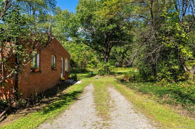 15 Storybook Lane, Pleasant Valley, NY 12569