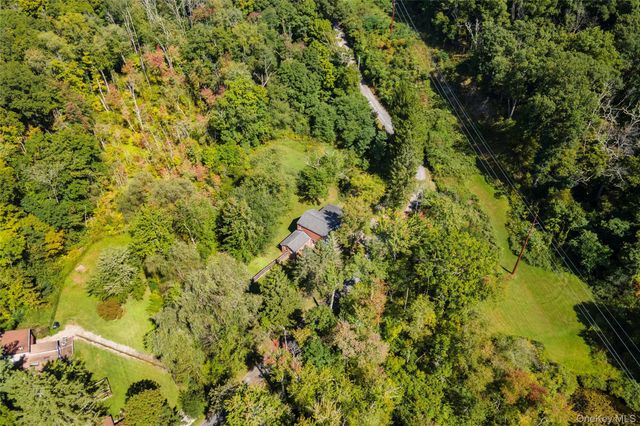 15 Storybook Lane, Pleasant Valley, NY 12569