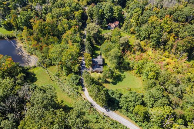 15 Storybook Lane, Pleasant Valley, NY 12569