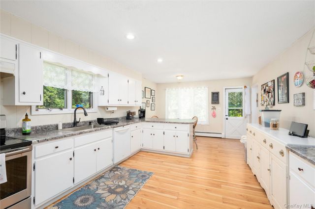 15 Storybook Lane, Pleasant Valley, NY 12569