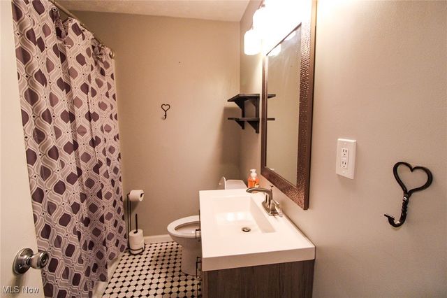 3267 S Leavitt Road SW, Warren, OH 44481