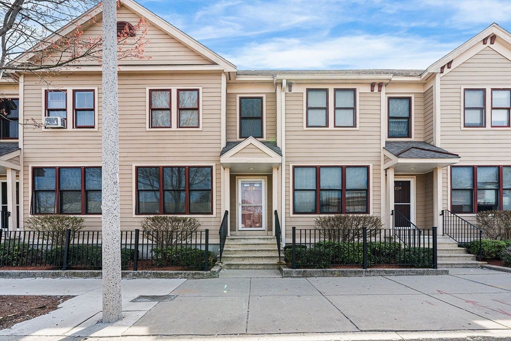 218 Humboldt Ave 218, Boston, MA 02121