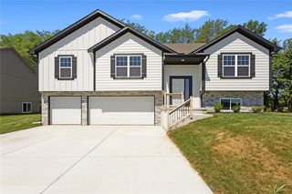 1320 N Holland Court, Independence, MO 64056