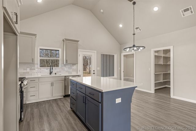 600 S Division Street, Coweta, OK 74429