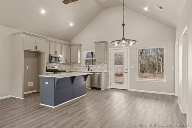 600 S Division Street, Coweta, OK 74429