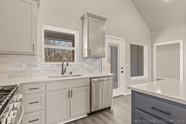 600 S Division Street, Coweta, OK 74429