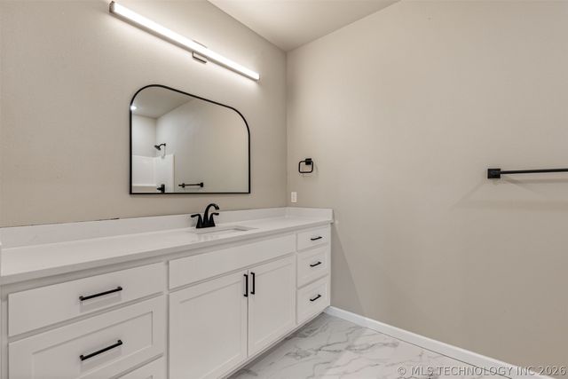 600 S Division Street, Coweta, OK 74429