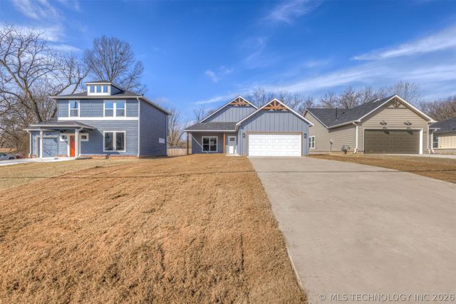 600 S Division Street, Coweta, OK 74429