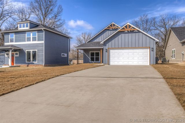600 S Division Street, Coweta, OK 74429