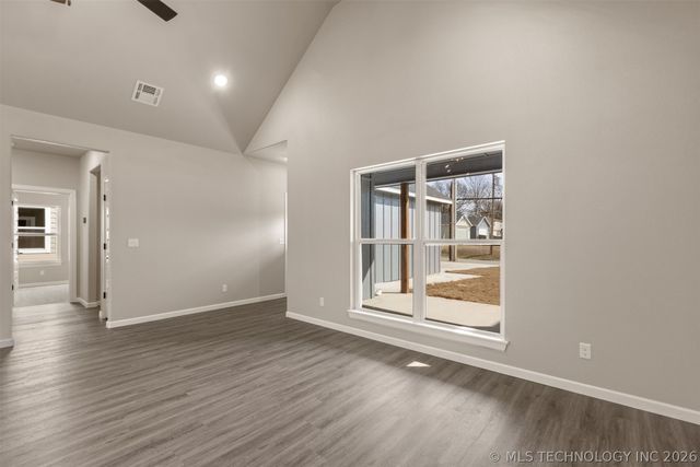 600 S Division Street, Coweta, OK 74429