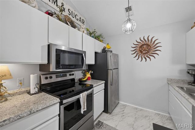 974 Windstream Drive 38, St Peters, MO 63376