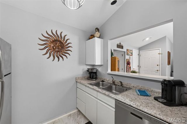 974 Windstream Drive 38, St Peters, MO 63376