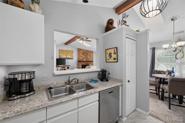 974 Windstream Drive 38, St Peters, MO 63376