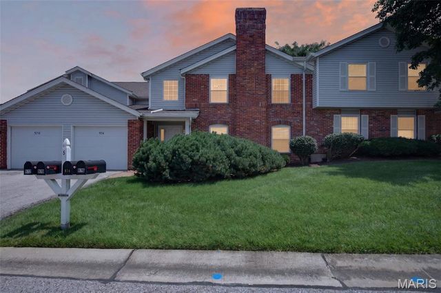 974 Windstream Drive 38, St Peters, MO 63376