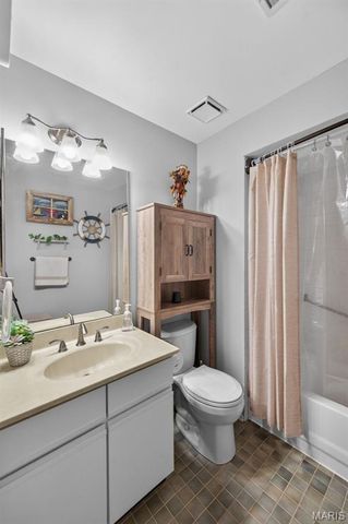 974 Windstream Drive 38, St Peters, MO 63376