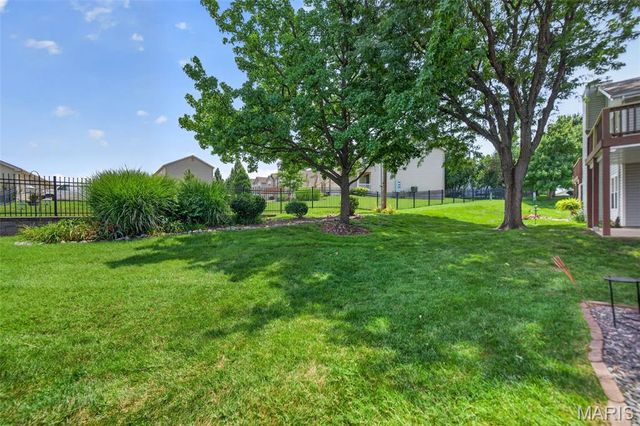 974 Windstream Drive 38, St Peters, MO 63376