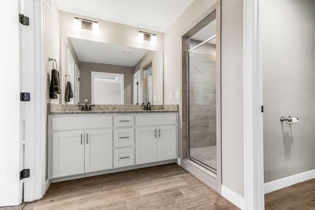 1524 N 156th Street, Basehor, KS 66007