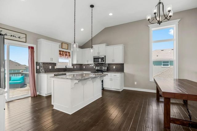 1524 N 156th Street, Basehor, KS 66007