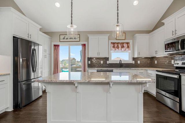 1524 N 156th Street, Basehor, KS 66007