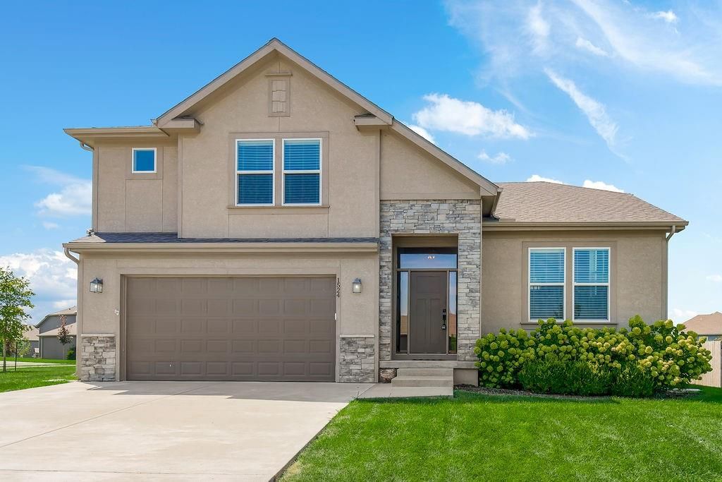 1524 N 156th Street, Basehor, KS 66007