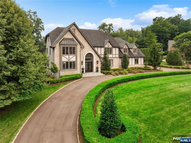 14 Sunflower Drive, Upper Saddle River, NJ 07458