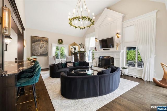 14 Sunflower Drive, Upper Saddle River, NJ 07458