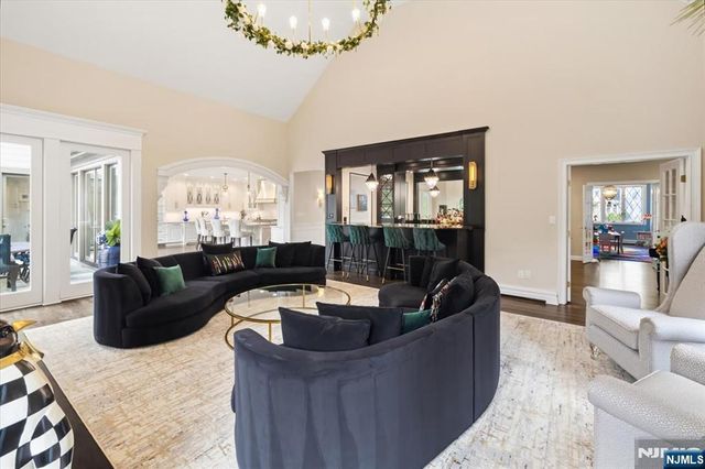 14 Sunflower Drive, Upper Saddle River, NJ 07458