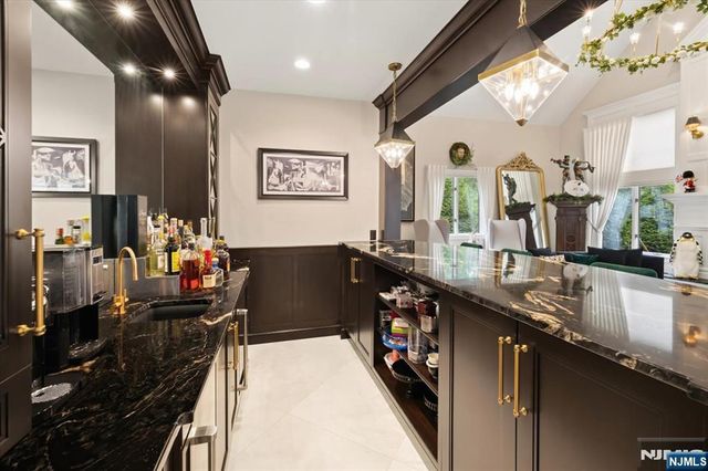 14 Sunflower Drive, Upper Saddle River, NJ 07458