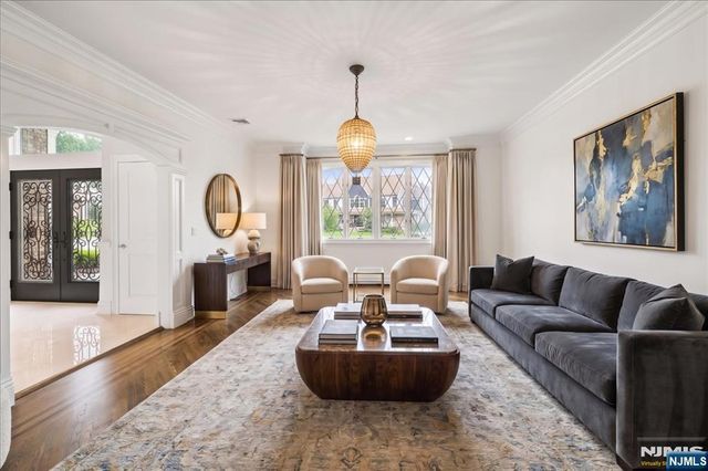 14 Sunflower Drive, Upper Saddle River, NJ 07458