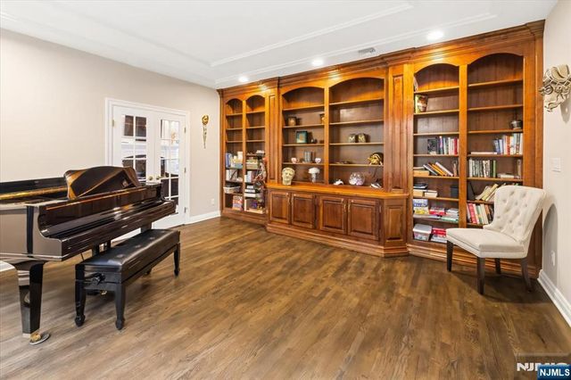 14 Sunflower Drive, Upper Saddle River, NJ 07458