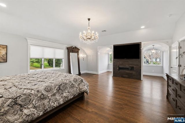 14 Sunflower Drive, Upper Saddle River, NJ 07458
