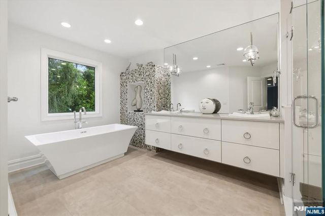 14 Sunflower Drive, Upper Saddle River, NJ 07458