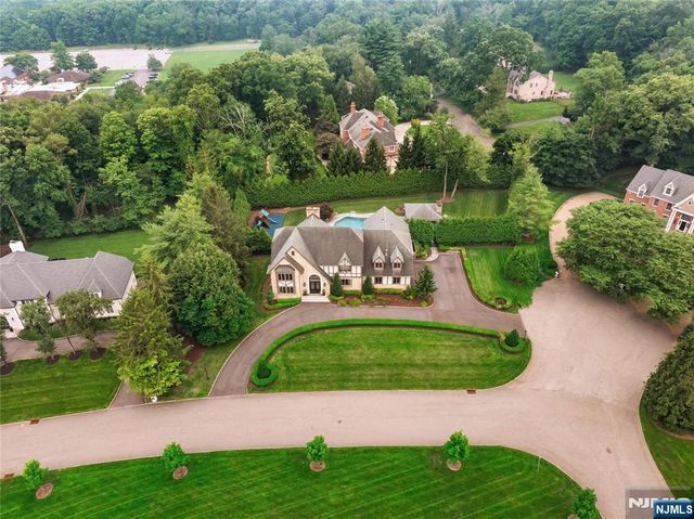 14 Sunflower Drive, Upper Saddle River, NJ 07458