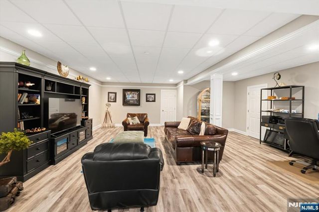 14 Sunflower Drive, Upper Saddle River, NJ 07458