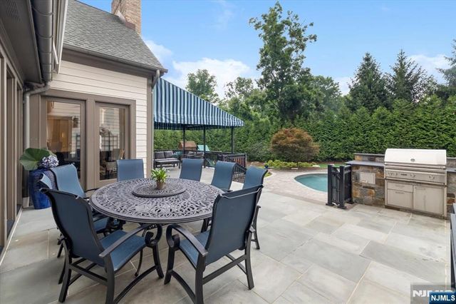 14 Sunflower Drive, Upper Saddle River, NJ 07458