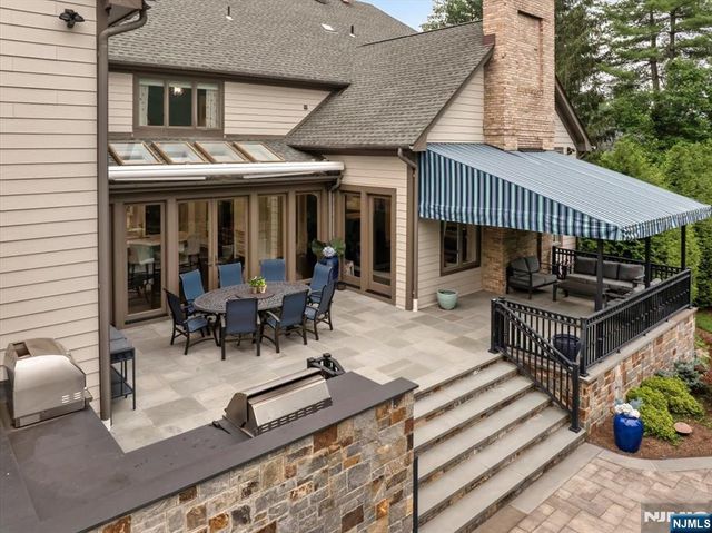 14 Sunflower Drive, Upper Saddle River, NJ 07458