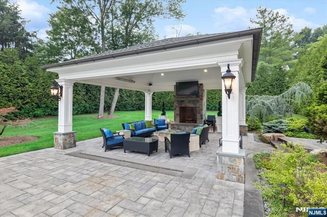 14 Sunflower Drive, Upper Saddle River, NJ 07458