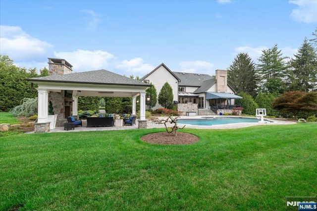14 Sunflower Drive, Upper Saddle River, NJ 07458