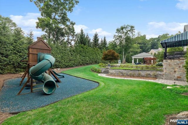 14 Sunflower Drive, Upper Saddle River, NJ 07458