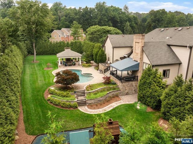 14 Sunflower Drive, Upper Saddle River, NJ 07458