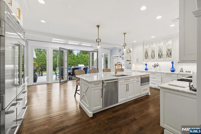 14 Sunflower Drive, Upper Saddle River, NJ 07458