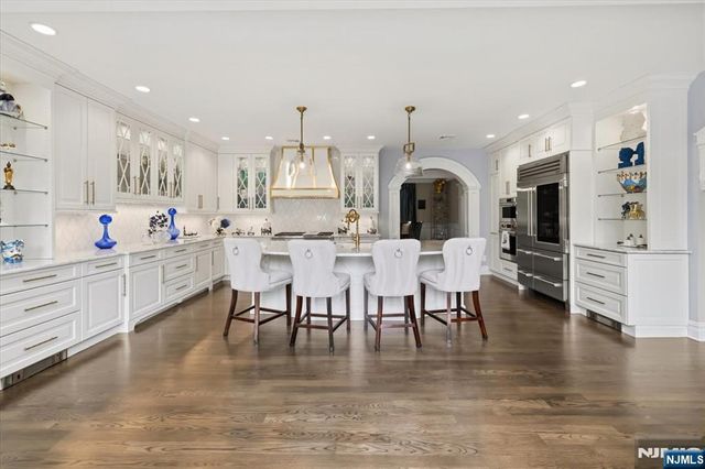 14 Sunflower Drive, Upper Saddle River, NJ 07458