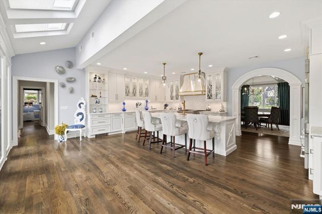 14 Sunflower Drive, Upper Saddle River, NJ 07458