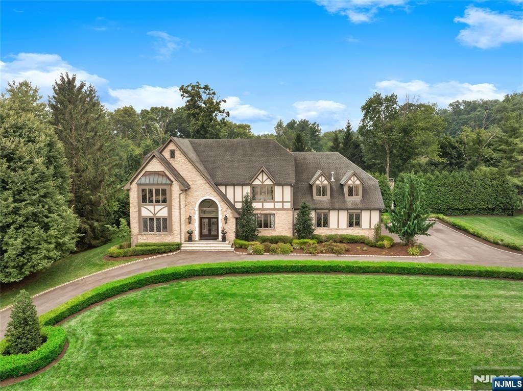 14 Sunflower Drive, Upper Saddle River, NJ 07458